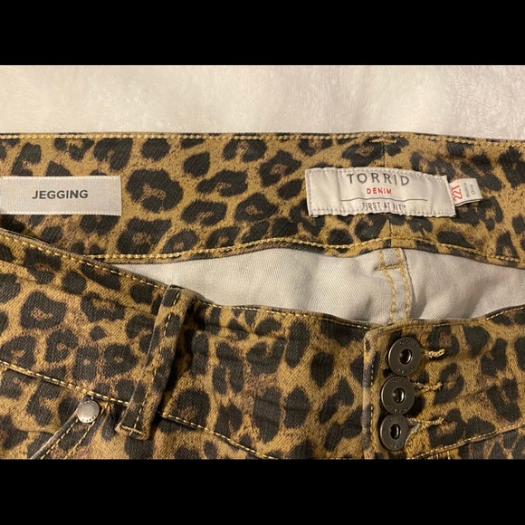 TORRID JEGGING - SUPER STRETCH LEOPARD - Picture 4 of 6